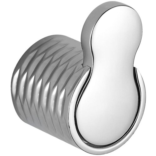 Chromowany haczyk na ręcznik o gładkiej, błyszczącej powierzchni i zaokrąglonym kształcie, z widocznym wzorem na bocznej części. Produkt ma elegancki, nowoczesny design.