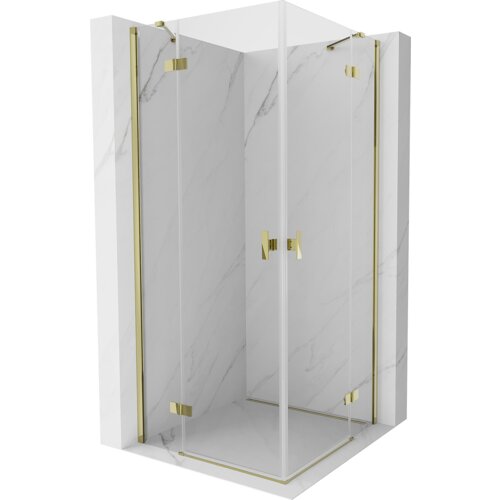 Kabina prysznicowa o wymiarach 95 x 95 cm z przezroczystymi szklanymi drzwiami i złotymi elementami wykończenia, umieszczona na tle ścian z białego marmuru. Produkt ma elegancki, nowoczesny design z uchylnymi drzwiami.