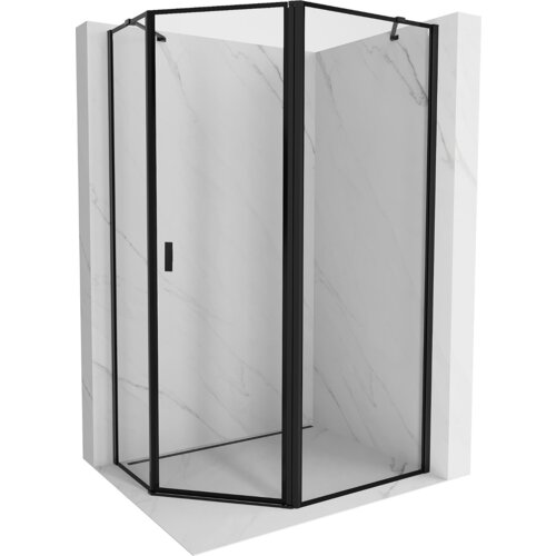 Asymetryczna kabina prysznicowa o pięciokątnym kształcie z czarną ramką i uchylnymi drzwiami, umieszczona na tle ścian z jasnego marmuru. Kabina ma nowoczesny design z prostymi liniami i eleganckim wykończeniem.