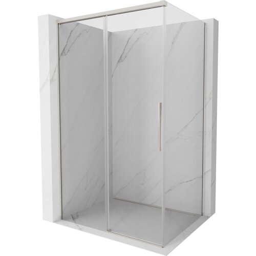 Przesuwana kabina prysznicowa o wymiarach 120 x 100 cm z transparentnym szkłem i niklowanymi elementami, umieszczona na tle ścian z jasnego marmuru. Kabina posiada prostokątny uchwyt na drzwiach.