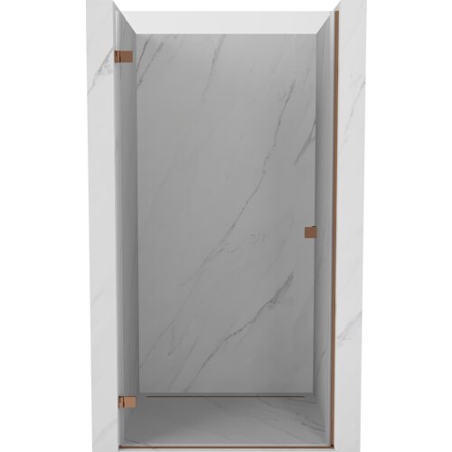 Drzwi prysznicowe uchylne w kolorze różowego złota, z przezroczystym szkłem, zamontowane w marmurowej wnęce. Produkt ma minimalistyczny design z widocznymi zawiasami i uchwytami w kolorze różowego złota.