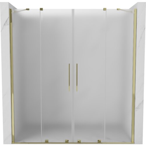 Szklane drzwi prysznicowe o matowym wykończeniu z złotymi elementami, w tym uchwytami i ramą. Produkt ma minimalistyczny design i jest osadzony w marmurowej wnęce.