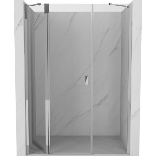 Drzwi prysznicowe uchylne o szerokości 120 cm, wykonane z transparentnego szkła i chromowanych elementów, zamontowane w kabinie z marmurowym wzorem na ścianach. Na drzwiach znajduje się prostokątny uchwyt.