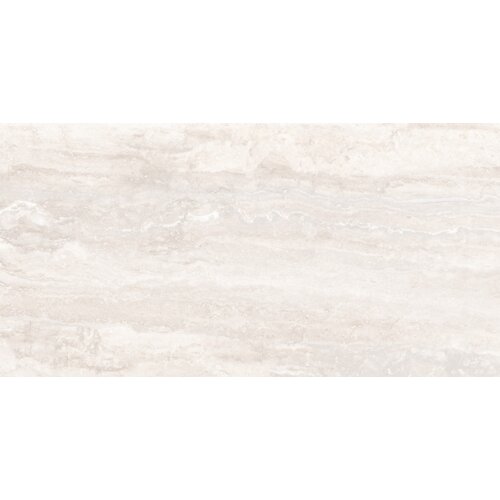 Na zdjęciu widoczna jest płytka podłogowo-ścienna o wymiarach 120 x 60 cm, z połyskiem, w jasnym odcieniu z delikatnym, marmurkowym wzorem. Powierzchnia płytki ma subtelne, naturalne linie i cieniowania w odcieniach beżu i szarości.