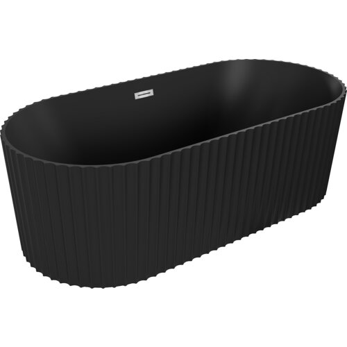 Czarna, matowa wanna wolnostojąca o ryflowanej powierzchni i owalnym kształcie, z widocznym chromowanym przelewem. Produkt ma wymiary 150 x 75 cm.
