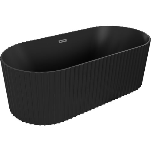 Czarna, matowa wanna wolnostojąca o ryflowanej powierzchni i owalnym kształcie, z widocznym prostokątnym przelewem w kolorze gun metal. Produkt ma wymiary 150 x 75 cm.