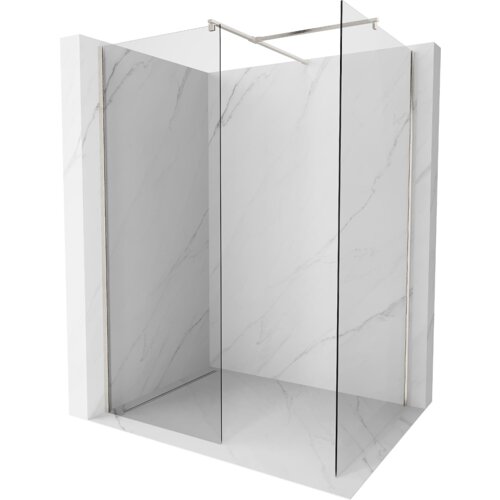 Przedstawiono ściankę prysznicową typu walk-in o wymiarach 140 x 110 cm, wykonaną z przezroczystego szkła i wykończoną w niklu szczotkowanym. Ścianka jest zamontowana na tle imitującym marmur.