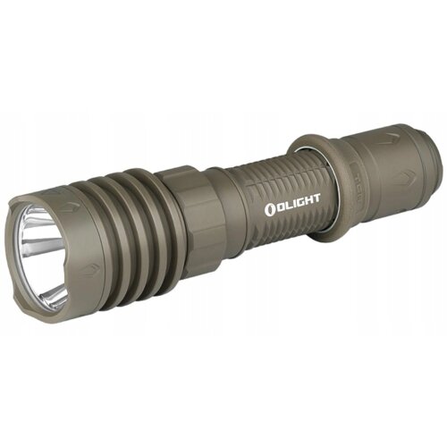 Latarka w kolorze oliwkowym z wyraźnym logo "OLIGHT" na korpusie, posiada żebrowaną powierzchnię i szeroką głowicę z reflektorem. Produkt ma solidną, taktyczną konstrukcję.