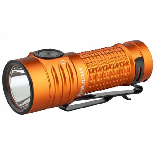 Pomarańczowa latarka z metalicznym wykończeniem, posiadająca teksturowany uchwyt i klips mocujący. Na obudowie widoczny jest napis "OLIGHT" oraz symbol słońca.