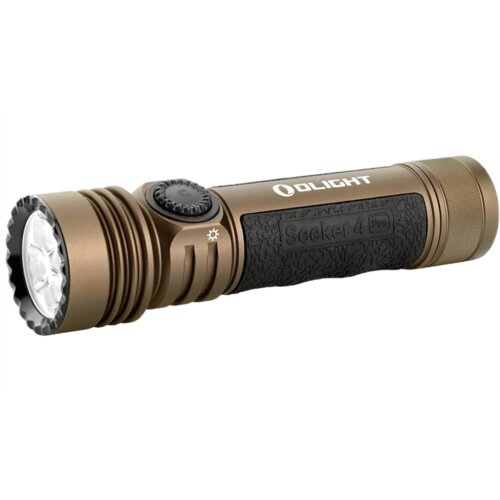 Latarka w kolorze brązowym z czarnym uchwytem, na której widoczne są napisy "OLIGHT" oraz "Seeker 4 pro". Na obudowie znajduje się również symbol słońca obok pokrętła.