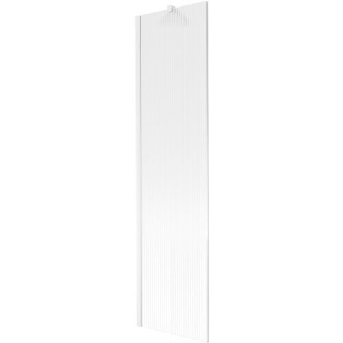 Biały, jednoskrzydłowy parawan nawannowy o wymiarach 50 x 150 cm z prążkowaną powierzchnią. Produkt jest prostokątny i ma minimalistyczny design.