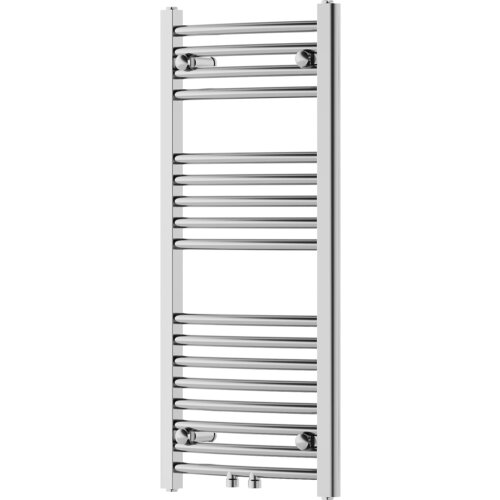 Chromowany grzejnik łazienkowy o wymiarach 900 x 400 mm zbudowany z poziomych, równoległych rur. Na dole widoczne są dwa zawory.