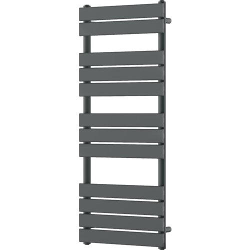 Na zdjęciu znajduje się antracytowy grzejnik łazienkowy o prostokątnym kształcie, zbudowany z poziomych, równoległych paneli. Grzejnik ma nowoczesny design i jest przystosowany do montażu na ścianie.