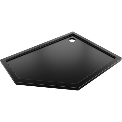 Czarny matowy brodzik pięciokątny z otworem odpływowym w rogu. Produkt ma smukły design i wymiary 100 x 90 cm.