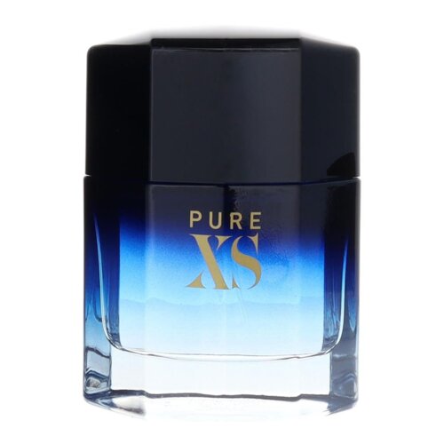 Butelka perfum o gradientowym niebiesko-czarnym kolorze z napisem "PURE XS" w złotym kolorze na przedniej stronie. Kształt butelki jest prostokątny z zaokrąglonymi krawędziami.