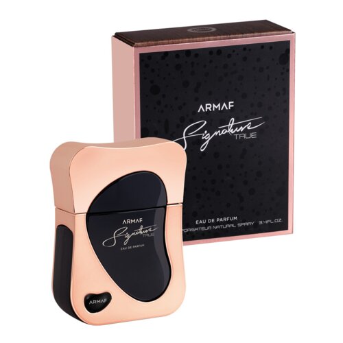 Na zdjęciu widoczna jest butelka perfum o nowoczesnym kształcie w kolorze różowego złota z czarnymi elementami oraz pudełko z napisem "ARMAF Signature True Eau de Parfum Vaporisateur Natural Spray 3.4 FL.OZ.".