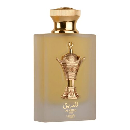Prostokątna butelka perfum w złotym kolorze z ozdobnym emblematem na froncie i złotym korkiem. Na dole widoczny jest tekst: "Al Areeq Gold Lattafa".
