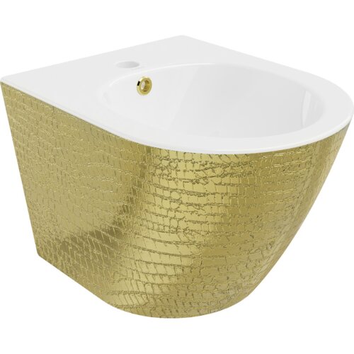 Biały bidet wiszący z widocznym złotym wzorem przypominającym łuski na zewnętrznej powierzchni. Bidet ma gładką, błyszczącą powierzchnię i otwór na armaturę.