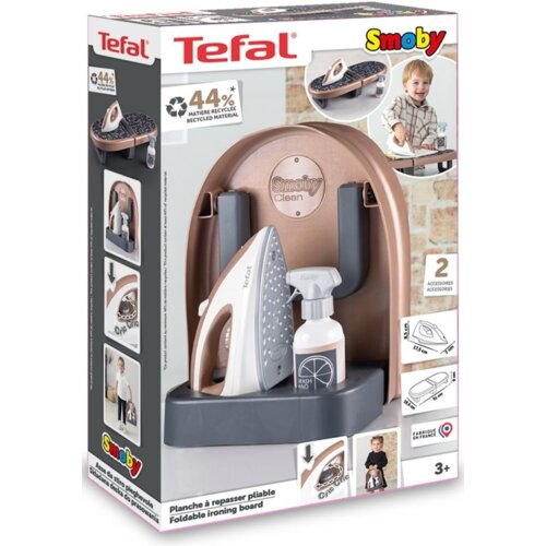 Opakowanie zabawki "Zabawka deska do prasowania SMOBY Mini Tefal 7600330123" przedstawia składany zestaw do prasowania z żelazkiem i butelką, z informacją o 44% zawartości materiałów z recyklingu. Widoczne są logotypy "Tefal" i "Smoby", a także zdjęcia dziecka bawiącego się zestawem oraz oznaczenie "3+" i "Fabriqué en France".