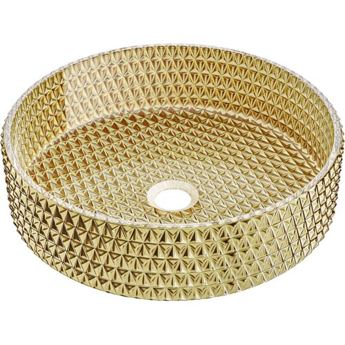 Szklana umywalka nablatowa o wymiarach 39 x 39 cm w kolorze złotym, z geometrycznym wzorem na powierzchni zewnętrznej i otworem odpływowym na środku. Produkt ma błyszczące wykończenie, które podkreśla jego elegancki wygląd.