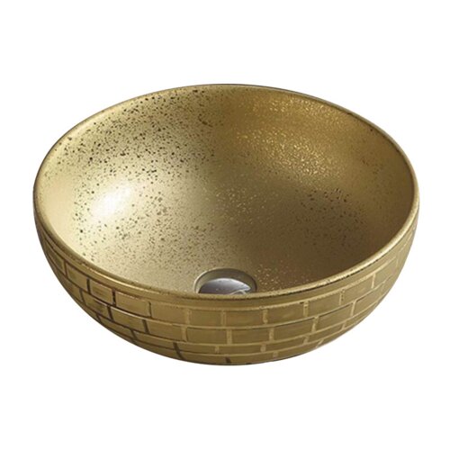 Złota umywalka nablatowa o okrągłym kształcie z delikatnym wzorem przypominającym cegły na zewnętrznej powierzchni. Wewnątrz umywalki widoczne są subtelne ciemne plamki, a na dnie znajduje się otwór odpływowy.