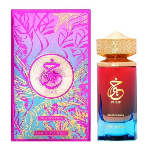 Na zdjęciu widoczna jest butelka perfum oraz opakowanie z napisem "Khair Confection" i "Paris Corner". Opakowanie ma kolorowe, abstrakcyjne wzory w odcieniach różu, niebieskiego i złotego.