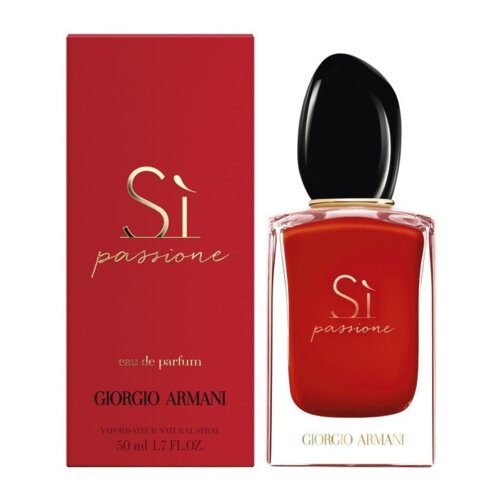 Czerwone opakowanie i flakon perfum z czarnym korkiem, na których widnieje napis "Sì passione" oraz "Giorgio Armani". Na opakowaniu znajduje się również tekst "eau de parfum" i "50 ml 1.7 FL.OZ.".