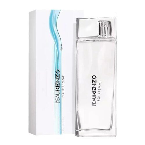 Przedstawione jest opakowanie i flakon perfum "L'eau Kenzo pour Femme". Na opakowaniu widoczny jest niebieski motyw wodny oraz napis "L'EAU KENZO POUR FEMME".