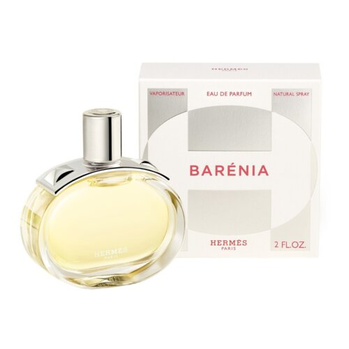 Na zdjęciu widoczna jest butelka perfum o owalnym kształcie z metalowym korkiem, obok której znajduje się pudełko z napisem "BARÉNIA" oraz "HERMES PARIS 2 FL.OZ.". Na pudełku widnieją również napisy "VAPORISATEUR", "EAU DE PARFUM" i "NATURAL SPRAY".