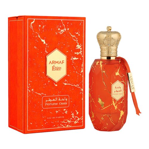 Czerwone opakowanie i flakon perfum z ozdobnym złotym wzorem oraz złotą nakrętką w kształcie korony. Na opakowaniu widnieje tekst: "ARMAF Éter Perfume Oasis Eau de Parfum".