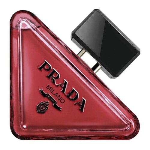 Trójkątna butelka perfum w kolorze ciemnoróżowym z czarnym korkiem, na której widnieje napis "PRADA MILANO DAL 1913" oraz logo.