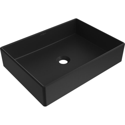 Czarna matowa umywalka nablatowa o prostokątnym kształcie z otworem na odpływ pośrodku. Na wewnętrznej ściance widoczne jest logo "MEXEN".