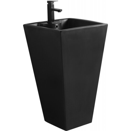 Czarna matowa umywalka wolnostojąca o kwadratowym kształcie, z widocznym otworem na baterię i odpływ. Produkt ma gładką powierzchnię i nowoczesny design.