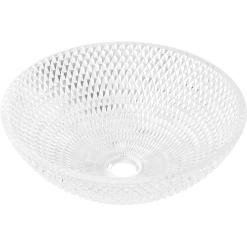Przezroczysta, szklana umywalka nablatowa o wymiarach 42 x 42 cm z wyraźnym, geometrycznym wzorem na powierzchni. Umywalka ma okrągły otwór odpływowy na dnie.