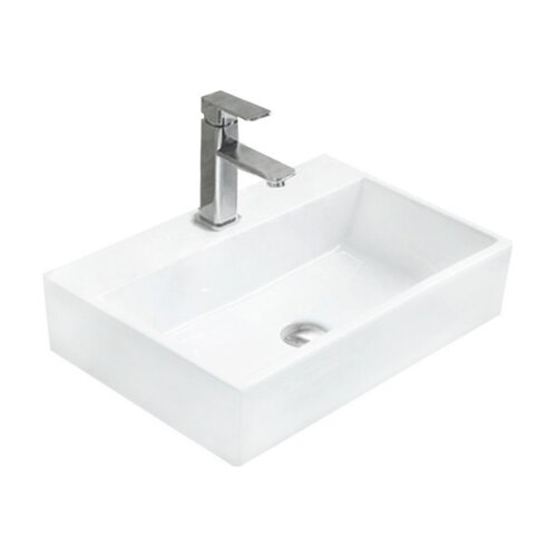 Biała, prostokątna umywalka nablatowa z centralnie umieszczonym odpływem, wyposażona w chromowaną baterię z jednym uchwytem. Produkt ma gładką powierzchnię i minimalistyczny design.