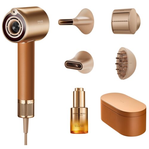 Na zdjęciu znajduje się suszarka do włosów w kolorze złotym z kilkoma wymiennymi końcówkami, buteleczką olejku oraz pudełkiem. Na suszarce widoczny jest napis "DREAME Miracle Pro".