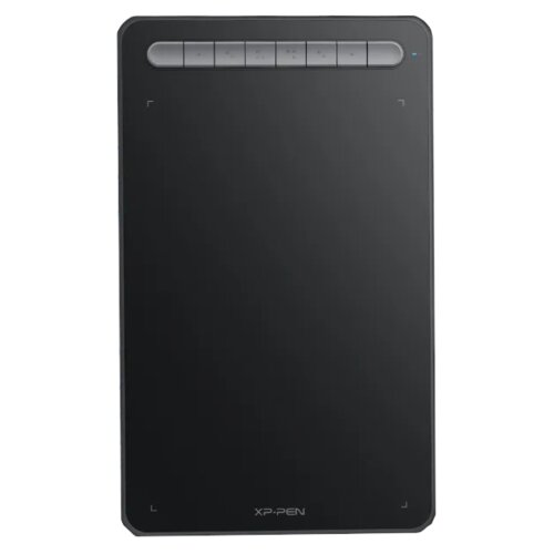 Czarny tablet graficzny z ośmioma przyciskami na górze i logo "XP-PEN" na dole. Na powierzchni tabletu widoczne są cztery małe znaczniki w rogach.