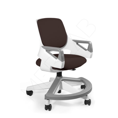 Ergonomiczny fotel dziecięcy z brązowym siedziskiem i oparciem, białą ramą oraz szarymi podłokietnikami i podstawą na kółkach. Na zdjęciu widoczne jest logo "MEDIA EXPERT".