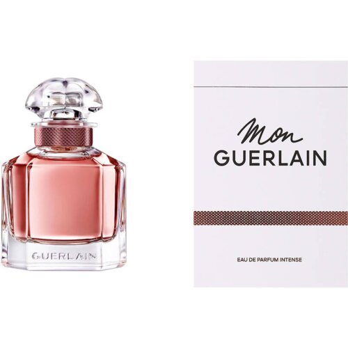 Butelka perfum o różowym płynie z przezroczystym korkiem i napisem "GUERLAIN" na dole. Obok znajduje się pudełko z napisem "Mon GUERLAIN" oraz "EAU DE PARFUM INTENSE".