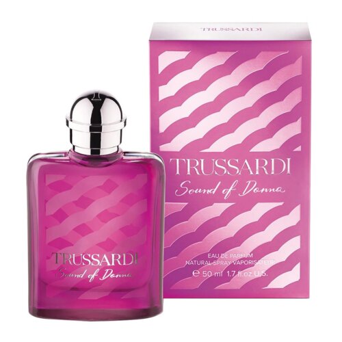 Fioletowy flakon perfum z metalicznym korkiem stoi obok pudełka w tym samym kolorze z białymi wzorami. Na obu widnieje napis: "TRUSSARDI Sound of Donna", a na pudełku dodatkowo: "Eau de Parfum Natural Spray Vaporisateur e 50 ml 1.7 fl. oz. U.S.".