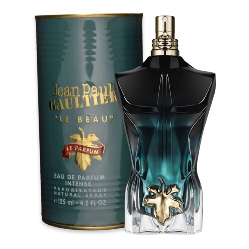 Na zdjęciu widoczna jest butelka perfum w kształcie torsu oraz opakowanie w kolorze zielonym z napisem "Jean Paul Gaultier 'Le Beau' Le Parfum". Na opakowaniu znajduje się również napis "Eau de Parfum Intense, Vaporisateur Natural Spray, e125 ml - 4.2 FL OZ".