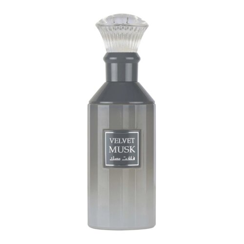 Butelka perfum o gradientowym szarym kolorze z przezroczystym korkiem, na której widnieje etykieta z napisem "VELVET MUSK" oraz tekstem w języku arabskim.