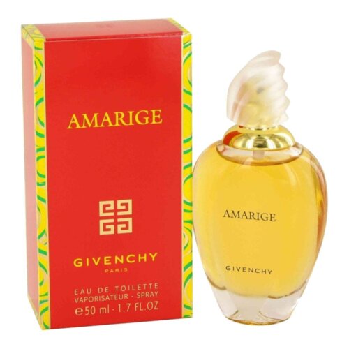 Czerwone opakowanie z żółto-zielonymi wzorami zawiera tekst: "AMARIGE", "GIVENCHY PARIS", "EAU DE TOILETTE VAPORISATEUR - SPRAY", "e 50 ml - 1.7 FL. OZ". Obok znajduje się flakon perfum z napisem "AMARIGE GIVENCHY" i ozdobnym korkiem.