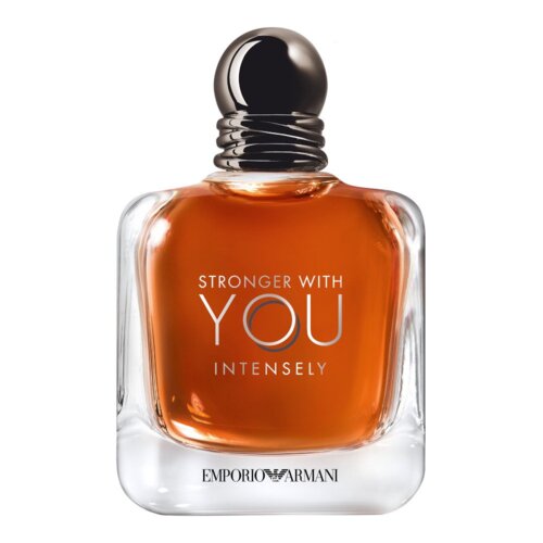Butelka perfum o bursztynowym płynie, z napisem "STRONGER WITH YOU INTENSELY" na froncie. Na dole widoczne jest logo "EMPORIO ARMANI".