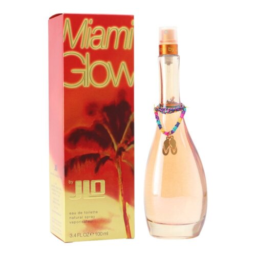 Na zdjęciu widoczna jest butelka perfum oraz pudełko z napisem "Miami Glow by JLO". Pudełko ma ciepłe, pomarańczowo-czerwone tło z motywem palmy, a butelka jest ozdobiona kolorową bransoletką z zawieszką w kształcie klapek.