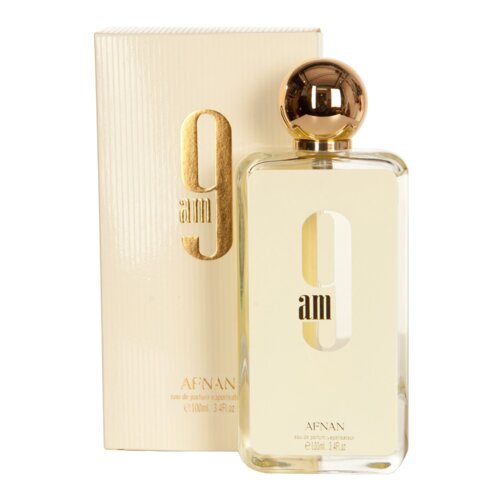 Butelka perfum o pojemności 100 ml z napisem "9 am" oraz "AFNAN" na tle pudełka z tymi samymi napisami. Korek butelki jest w kolorze złotym, a na opakowaniu widnieje dodatkowy tekst "eau de parfum vaporisateur e100ml 3.4Fl.oz".