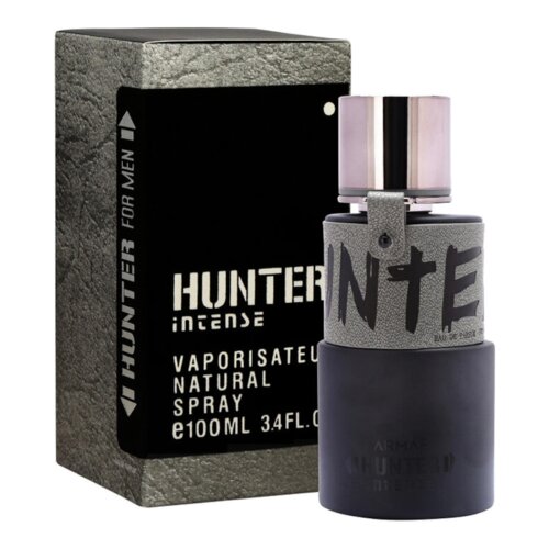 Na zdjęciu znajduje się flakon perfum oraz pudełko z napisem "HUNTER INTENSE VAPORISATEUR NATURAL SPRAY E100ML 3.4FL.OZ". Flakon ma metaliczny korek i ciemną, matową podstawę, a na pudełku widnieje dodatkowy napis "HUNTER FOR MEN".