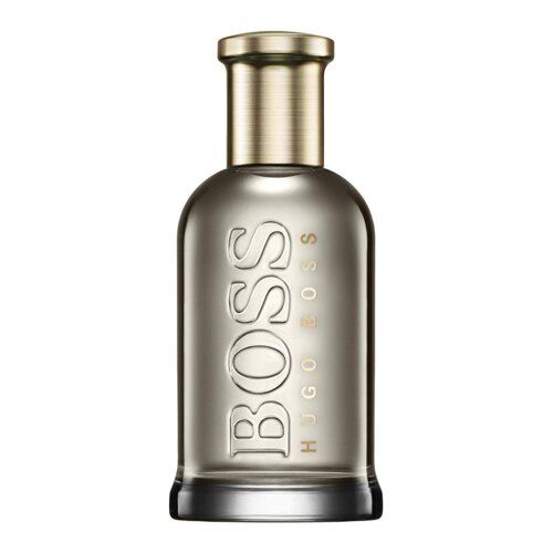 Butelka perfum o metalicznym wykończeniu z widocznym napisem "BOSS HUGO BOSS" wytłoczonym na powierzchni. Kształt butelki jest cylindryczny z zaokrąglonymi krawędziami i złotym korkiem.