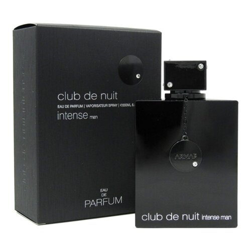 Czarne opakowanie i flakon perfum z napisem "club de nuit intense man" oraz "EAU DE PARFUM VAPORISATEUR SPRAY 200ML". Na flakonie widoczny jest okrągły element z napisem "ARMAF".