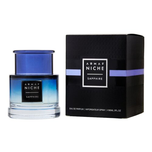 Na zdjęciu znajduje się flakon perfum o niebieskim odcieniu oraz czarne pudełko z napisem "ARMAF NICHE SAPPHIRE". Na pudełku widnieje również tekst "EAU DE PARFUM VAPORISATEUR SPRAY 90ML 3FL.OZ".